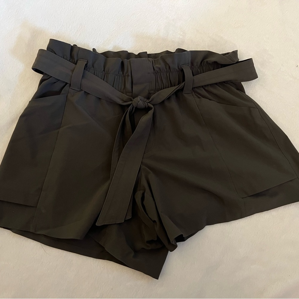 Athleta Skyline Paperbag Shorts Size 2 Green